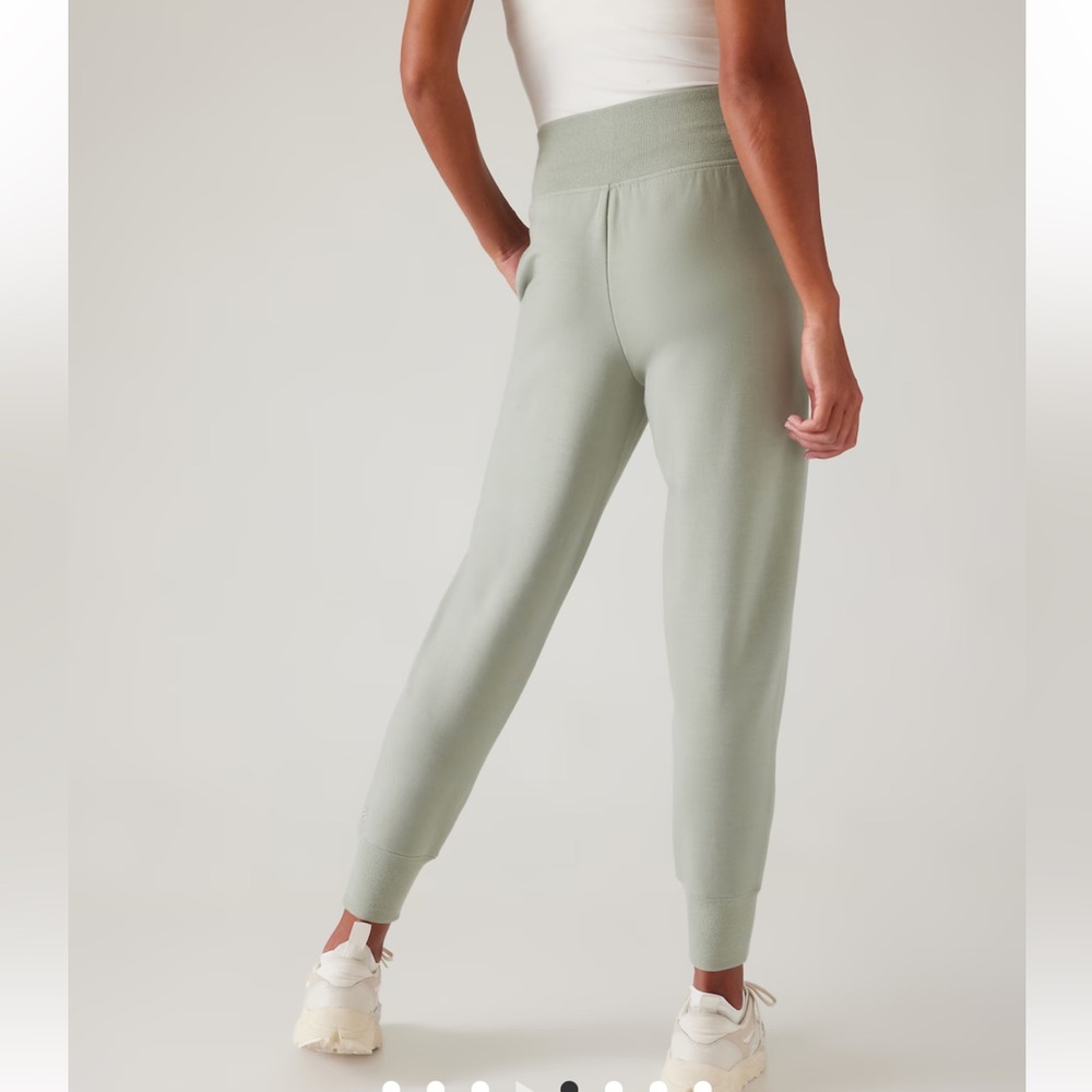 ATHLETA Coaster Luxe High Rise Jogger - M - Picture 2 of 11